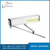 स्वचालित क्लोजर के साथ स्विंग डोर ऑपरेटर